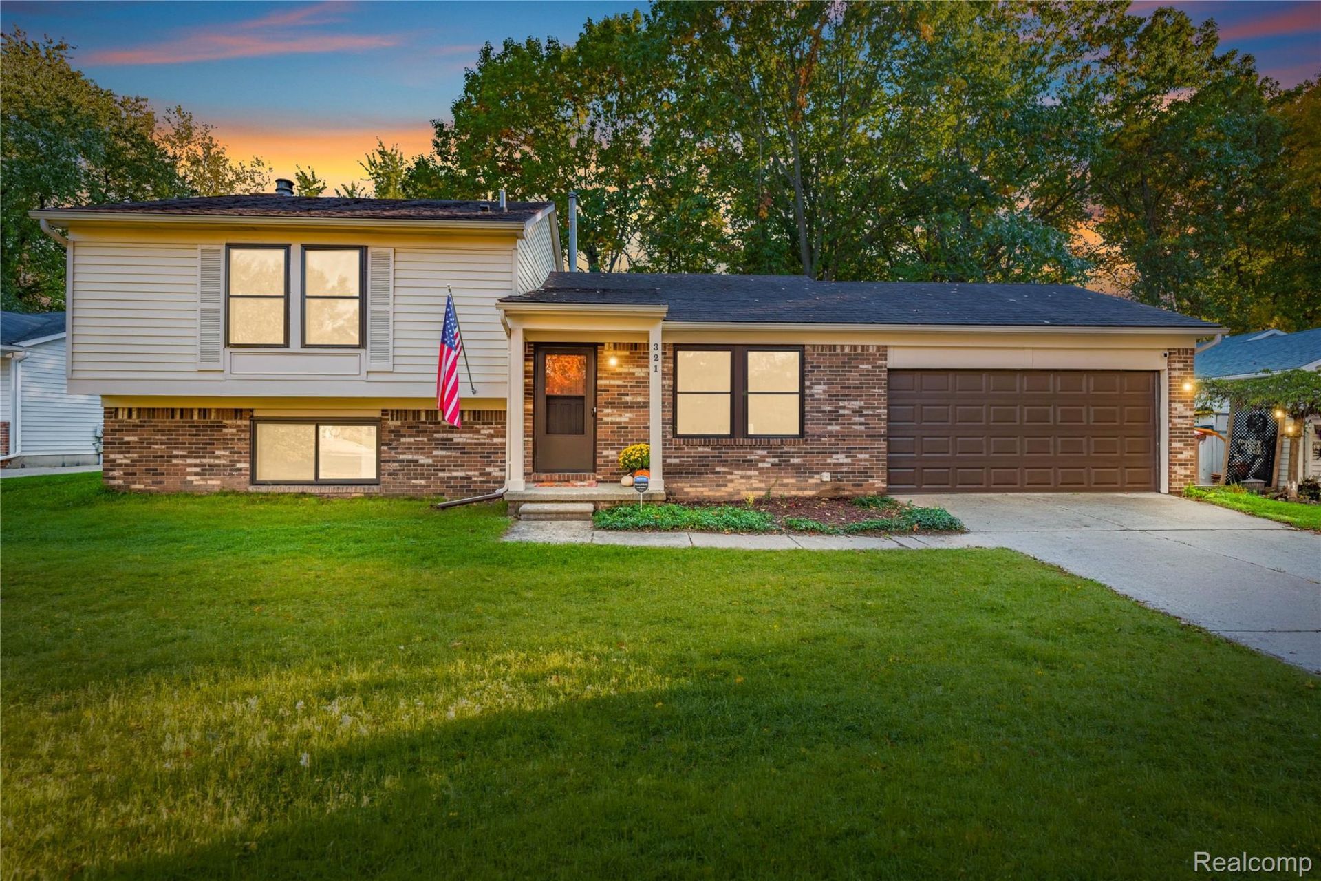 321 Tanglewood Circle, Brighton, Mi 48116 Main Photo