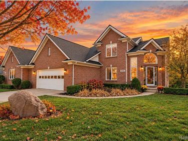 10244 Cornerstone Drive, Washington Township, Mi 48095