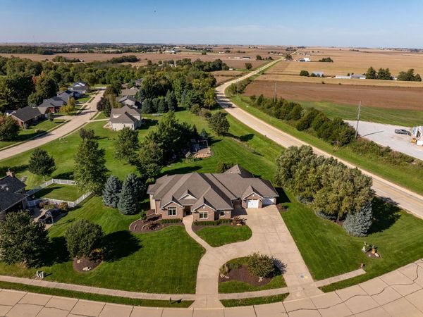 1108 Scenic Hill Lane , De Witt, IA 52742