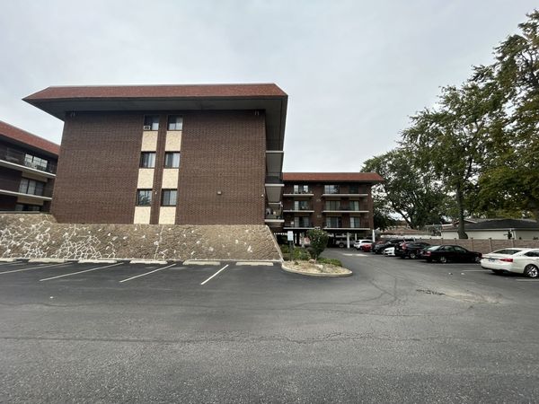 9540 Mayfield Avenue, Unit S113, Oak Lawn, IL 60453