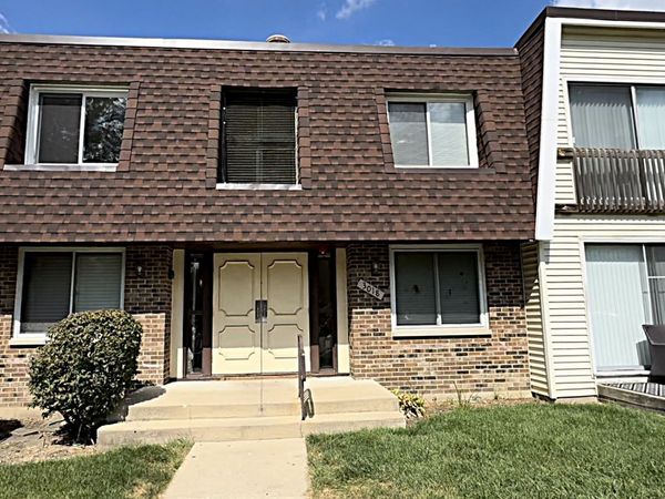 3018 Roberts Drive , Unit 5, Woodridge, IL 60517