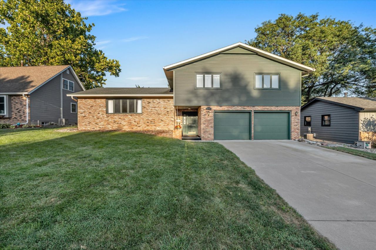 2705 36th Street, Rock Island, IL 61201 Main Photo