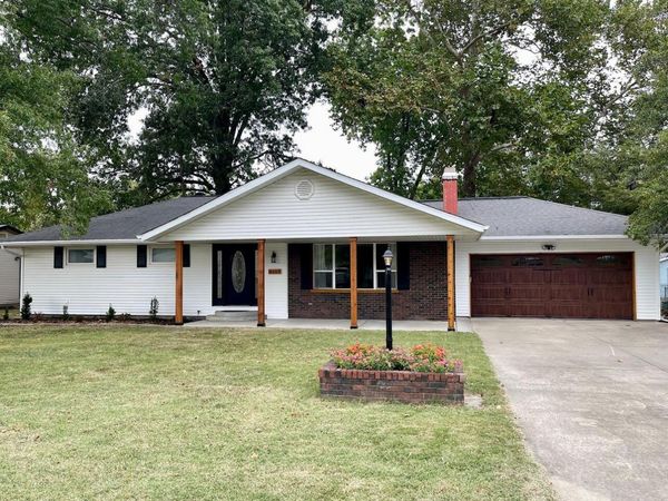1117 E Ash Street , Herrin, IL 62948