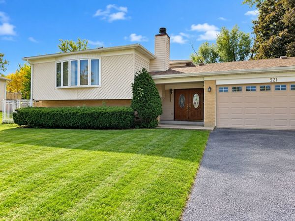 521 King Arthur Way , Bolingbrook, IL 60440