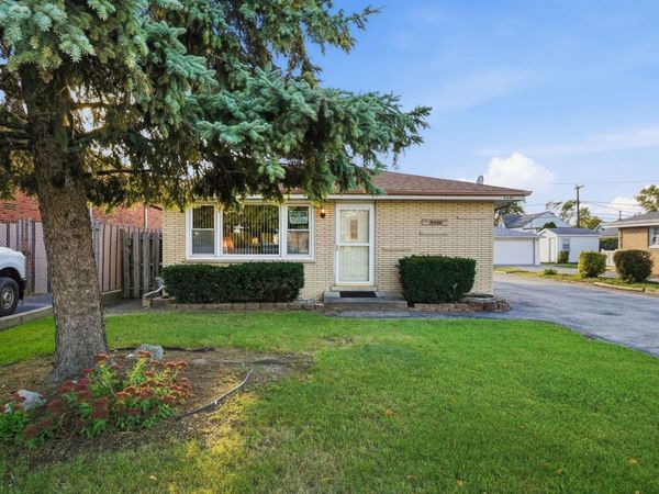 8440 S 77th Avenue , Bridgeview, IL 60455