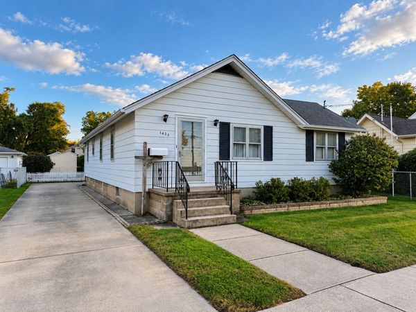 1423 W Jefferson Street , Ottawa, IL 61350