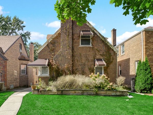 1830 N Neva Avenue , Chicago, IL 60707