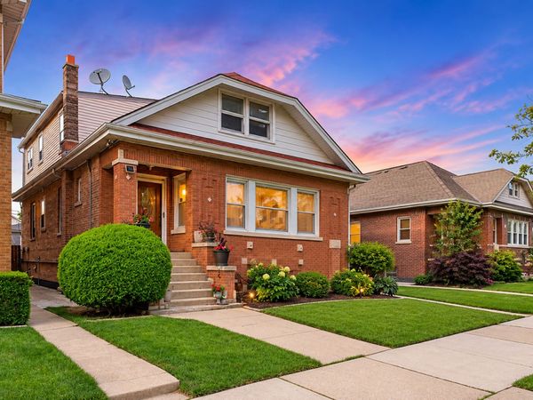 5438 W Melrose Street , Chicago, IL 60641