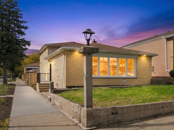 9356 S Oglesby Avenue , Chicago, IL 60617