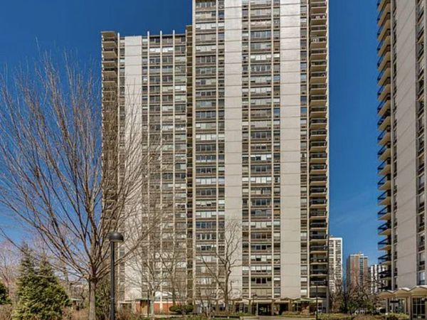1360 N Sandburg Terrace , Unit 303, Chicago, IL 60610