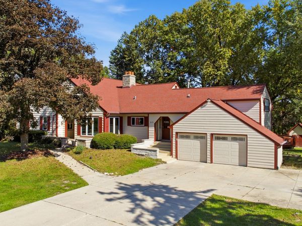 10S515 Glenn Drive , Burr Ridge, IL 60527