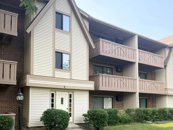 9 PARKSIDE Court , Unit 6, Vernon Hills, IL 60061