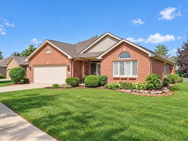 1540 HILLCREST Lane , Woodridge, IL 60517