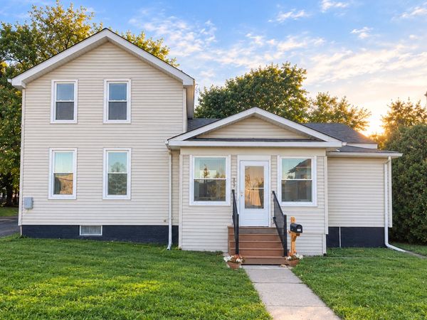 217 Washington Street , Woodstock, IL 60098