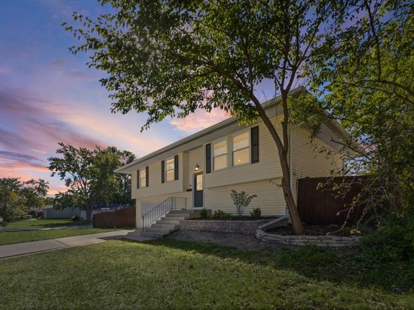 300 Hickory Avenue, Romeoville, IL 60446