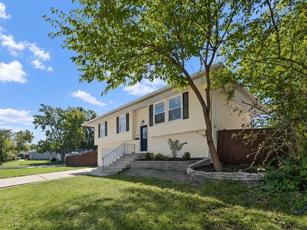 300 Hickory Avenue, Romeoville, IL 60446