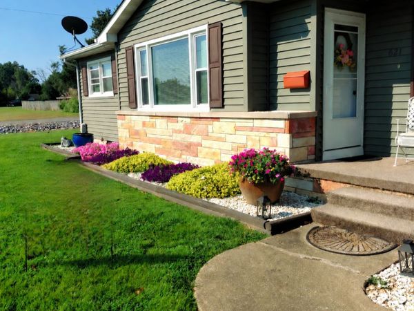 621 S Capitol Street , Harrisburg, IL 62946