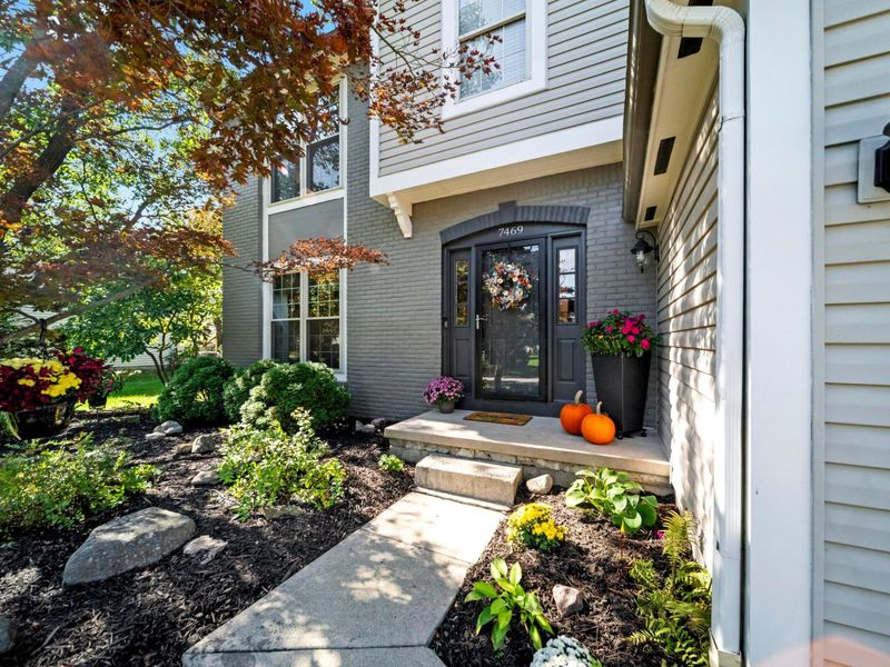 7469 Whigham Court, Dublin, OH 43016 Photo 2