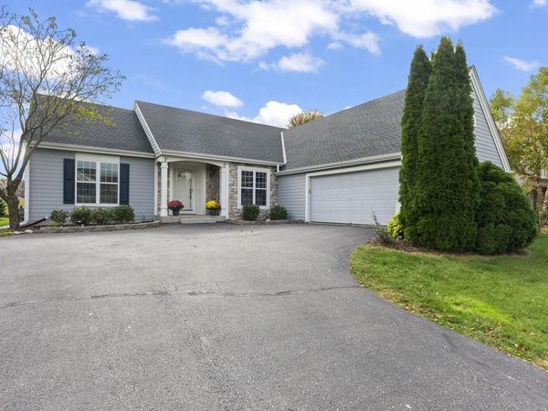 N56W35151 Pondview LANE, Oconomowoc, WI 53066