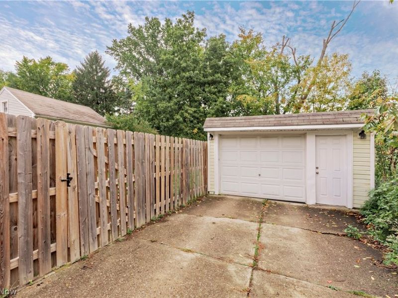 1127 Gordon Road, Lyndhurst, OH 44124 Photo 24