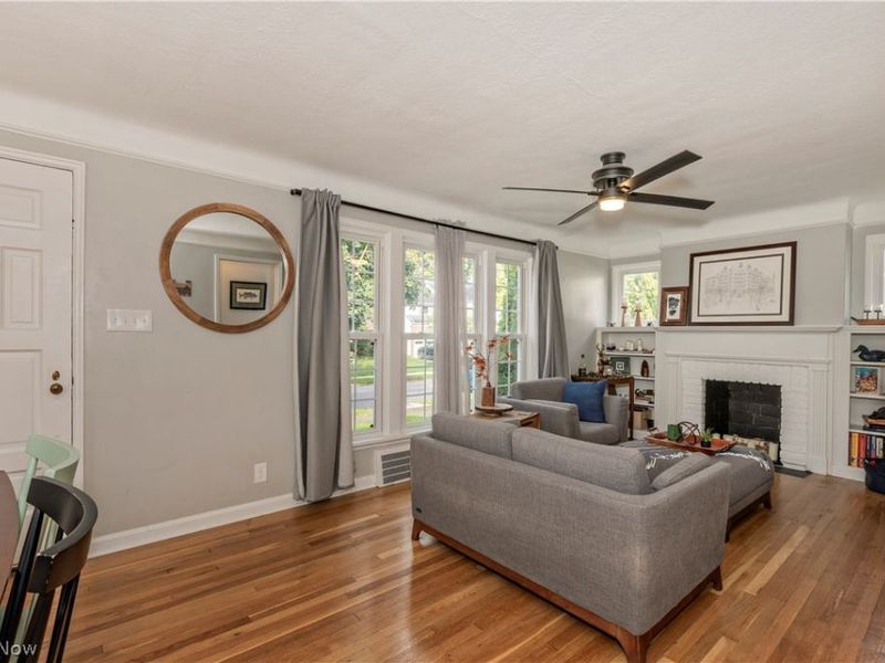 1127 Gordon Road, Lyndhurst, OH 44124 Photo 4