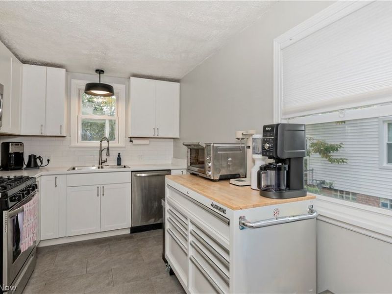 1127 Gordon Road, Lyndhurst, OH 44124 Photo 9