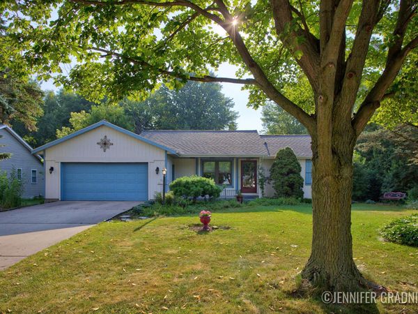909 Ottawa Avenue, Holland, MI 49423