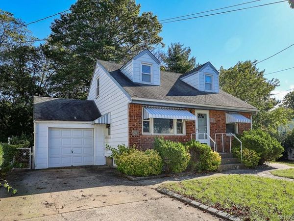 62 9th Avenue, Mineola, NY 11501