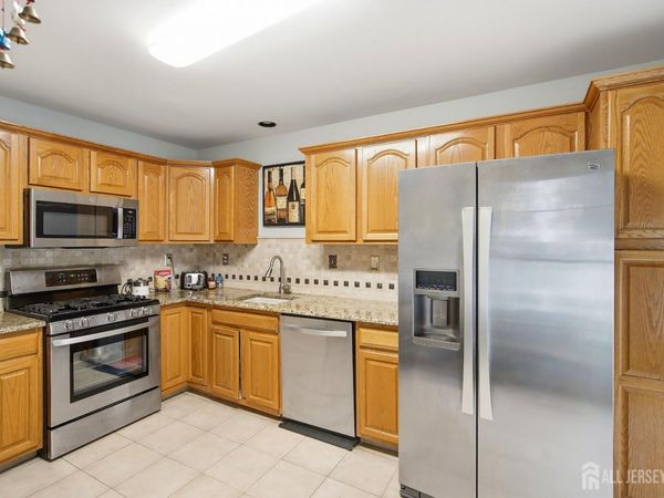 10 Burr Court , Plainsboro, NJ 08536