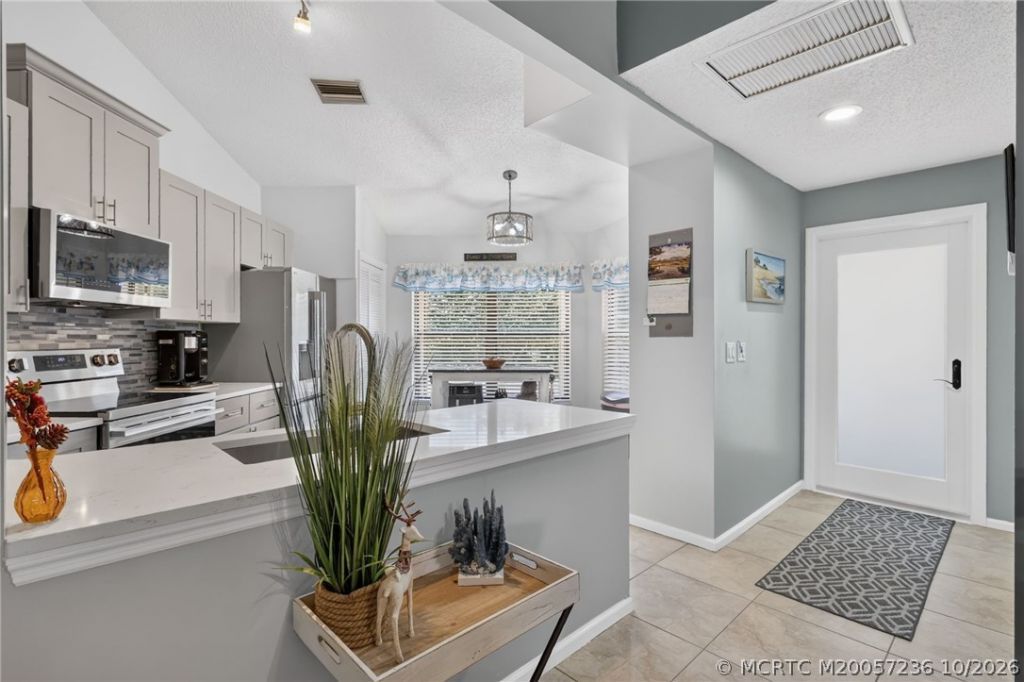 6070 SE Martinique Drive , Unit 202, Stuart, FL 34997 Photo