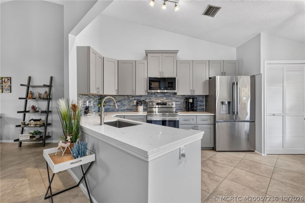 6070 SE Martinique Drive , Unit 202, Stuart, FL 34997 Photo
