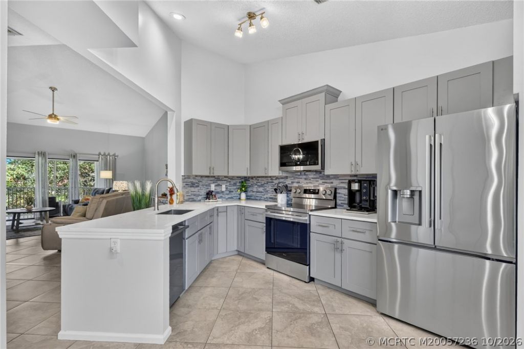 6070 SE Martinique Drive , Unit 202, Stuart, FL 34997 Photo