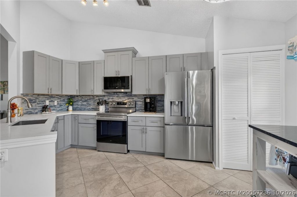 6070 SE Martinique Drive , Unit 202, Stuart, FL 34997 Photo