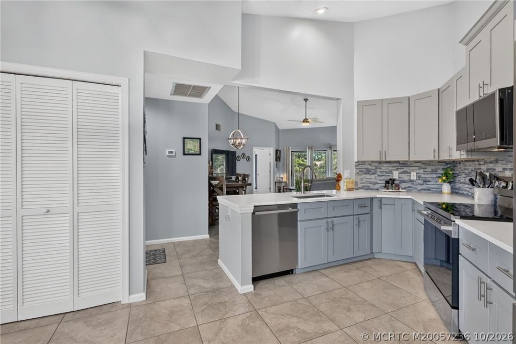 6070 SE Martinique Drive , Unit 202, Stuart, FL 34997 Photo