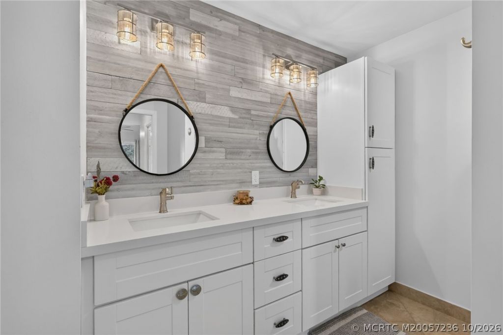 6070 SE Martinique Drive , Unit 202, Stuart, FL 34997 Photo