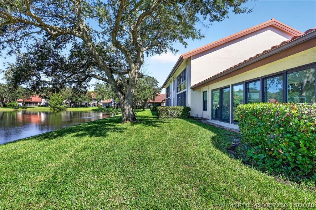 6070 SE Martinique Drive , Unit 202, Stuart, FL 34997 Photo
