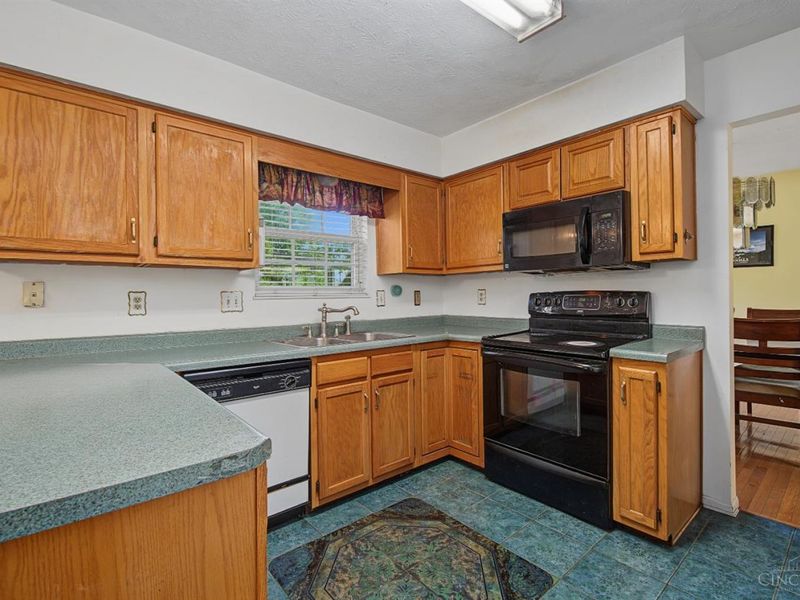 2082 Crest Road, Forest Park, OH 45240 Photo 13
