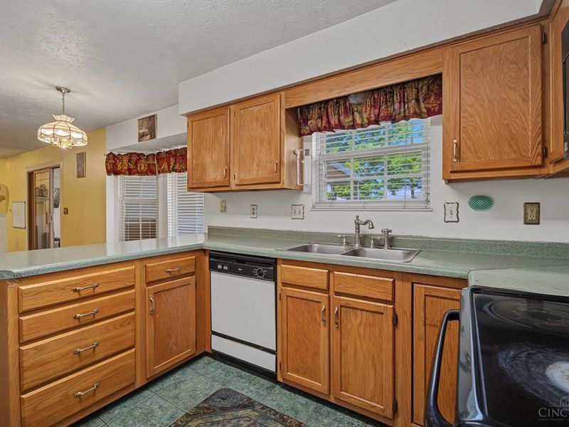2082 Crest Road, Forest Park, OH 45240 Photo 14