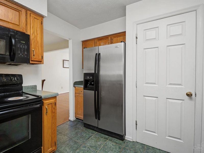 2082 Crest Road, Forest Park, OH 45240 Photo 15