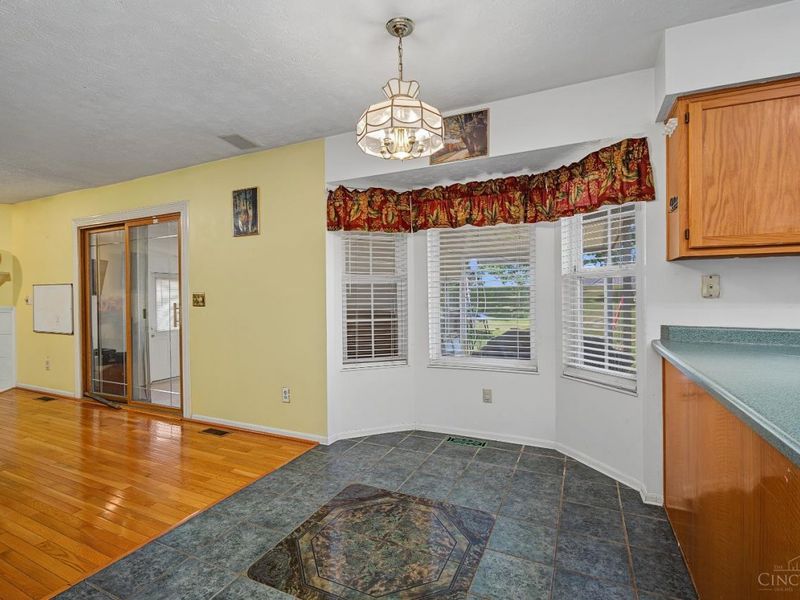 2082 Crest Road, Forest Park, OH 45240 Photo 17