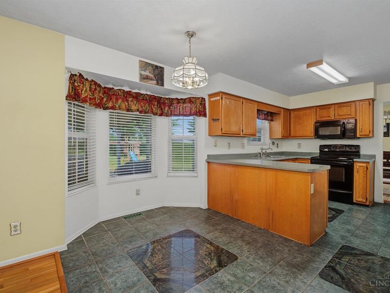 2082 Crest Road, Forest Park, OH 45240 Photo 18