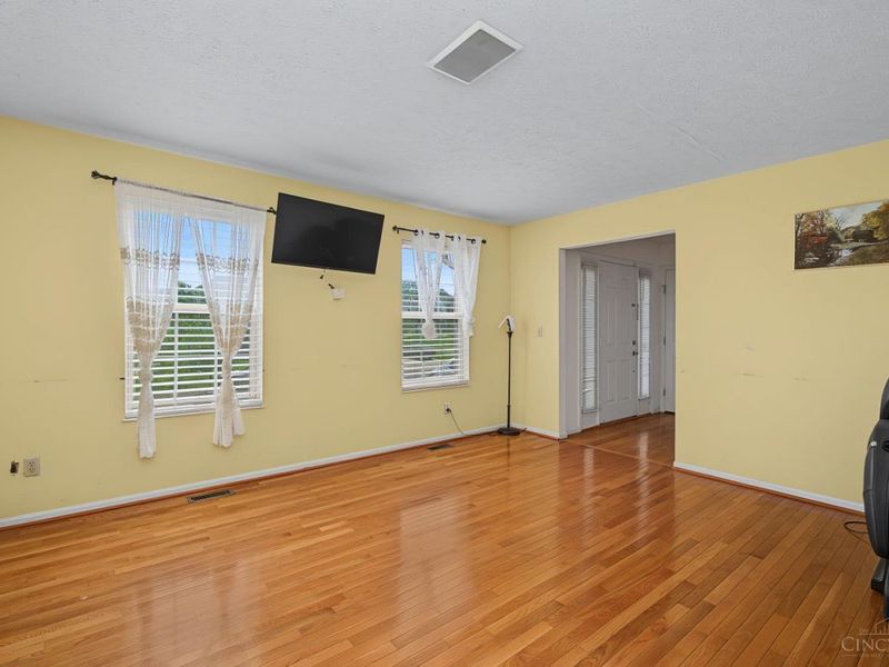 2082 Crest Road, Forest Park, OH 45240 Photo 8