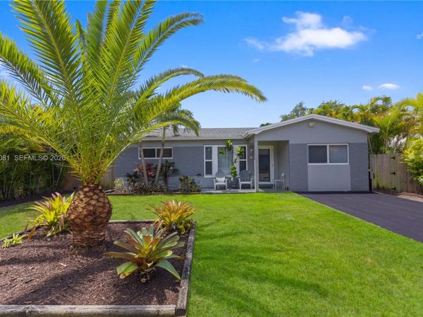 28 SE 7th St , Dania Beach, FL 33004
