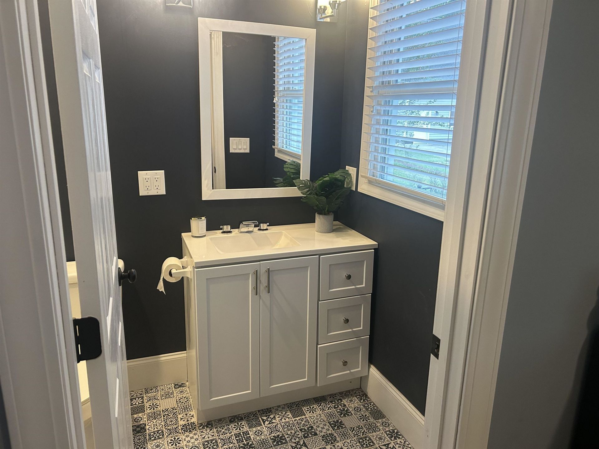 2409 River Rd.  Photo 14