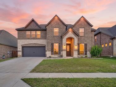 8705 Cloudyway Drive, Fort Worth, TX 76123