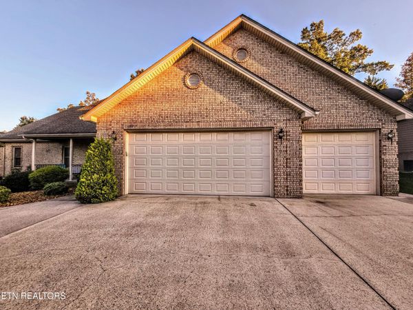 207 Forest Hill Drive, Crossville, TN 38558