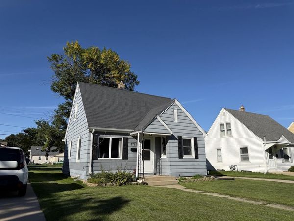 8712 W Montana AVENUE, West Allis, WI 53227