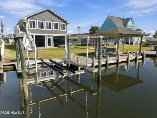 6075 6th Street , Surf City, NC 28445