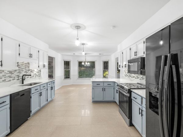 8675 CEDAR FARMS DR, Memphis, TN 38016