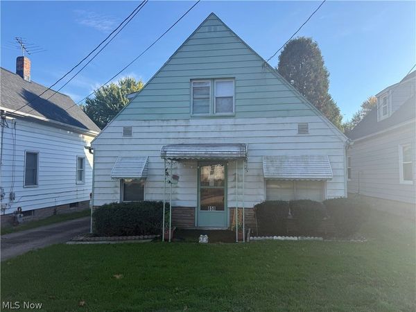 858 Independence Avenue , Akron, OH 44310